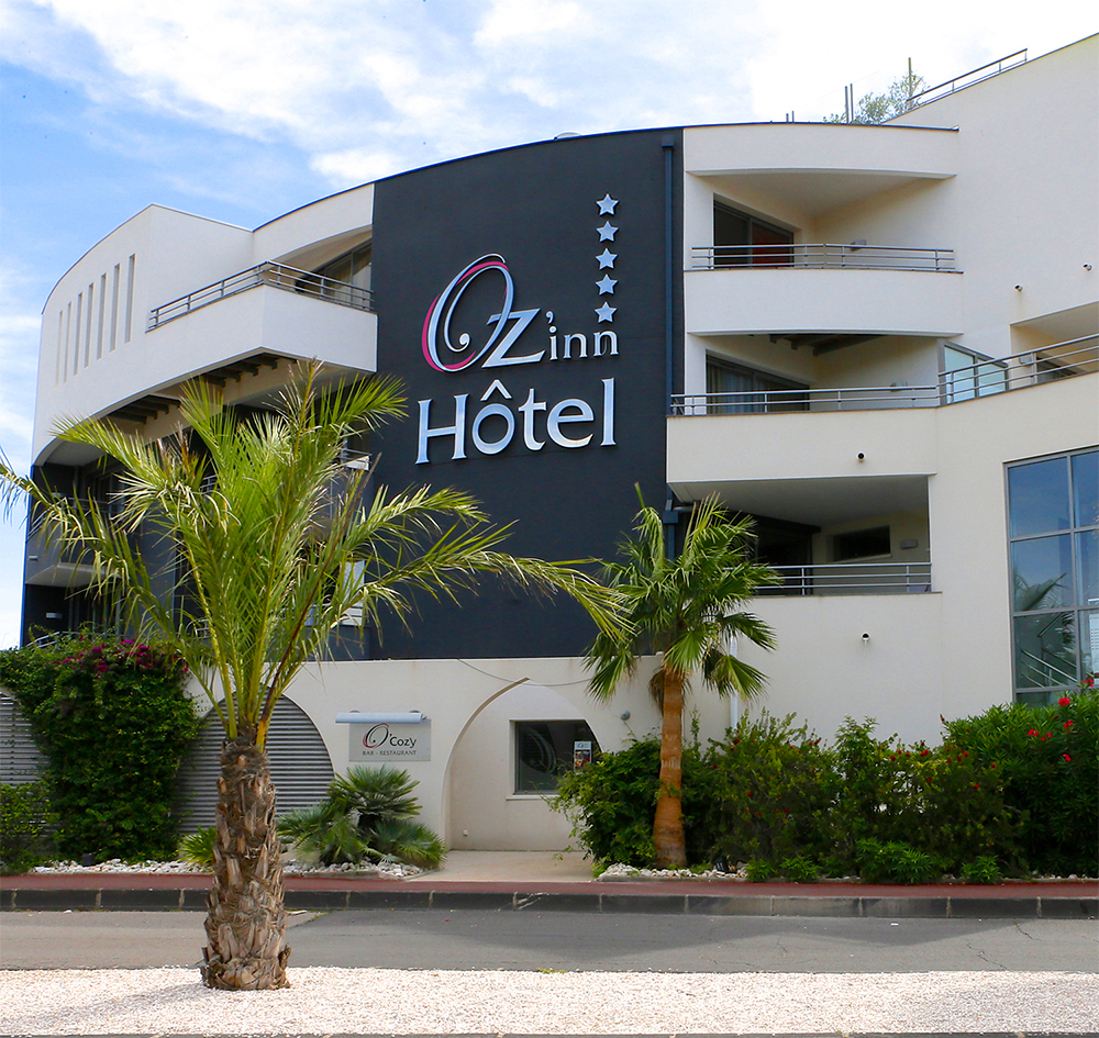 Facade_Accueil_Oz-Inn-Hotel-and-spa_cap-d-agde_village-naturiste hôtel de luxe